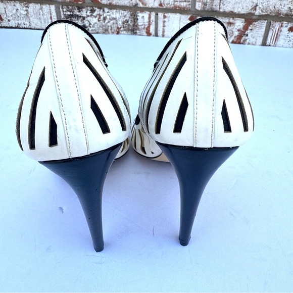 GX Gwen Stefani Addie Pumps Size 10M Perforated Laser Cut Out Pointy Toe Heels - Picture 9 of 10